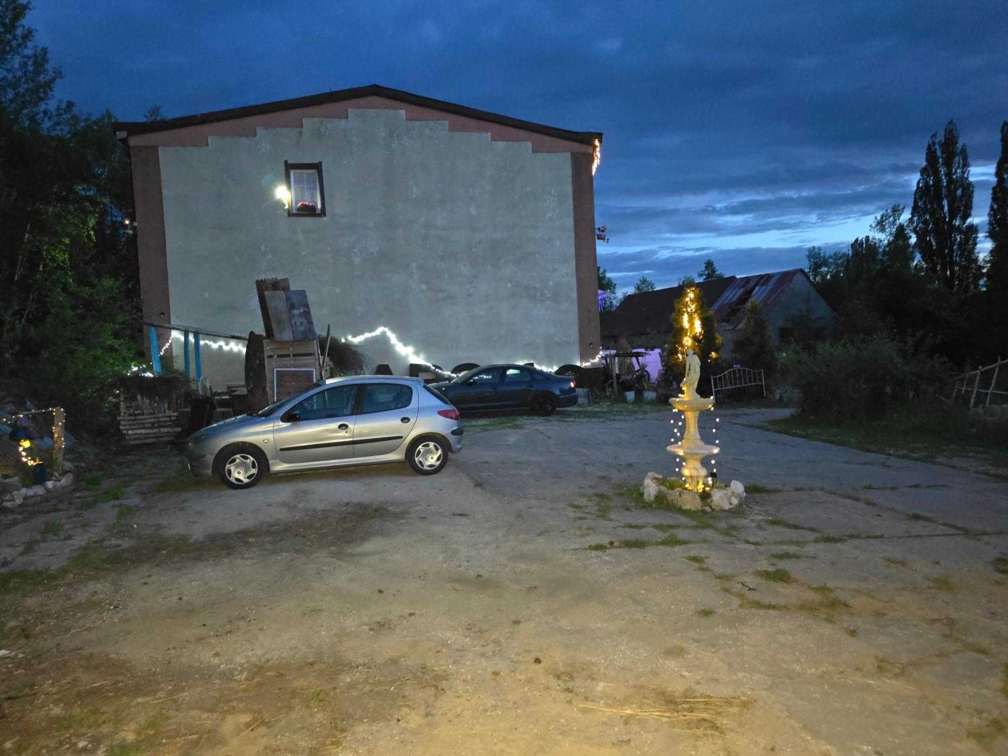 Hostel Apollo Зомбковице-Слёнске Экстерьер фото